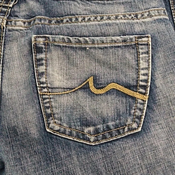 MAURICES JENNA, BOOTCUT, MIDRISE, SIDE LEG VENT, LIGHTLY DISTRESSED, LONG, JEANS - Picture 15 of 16